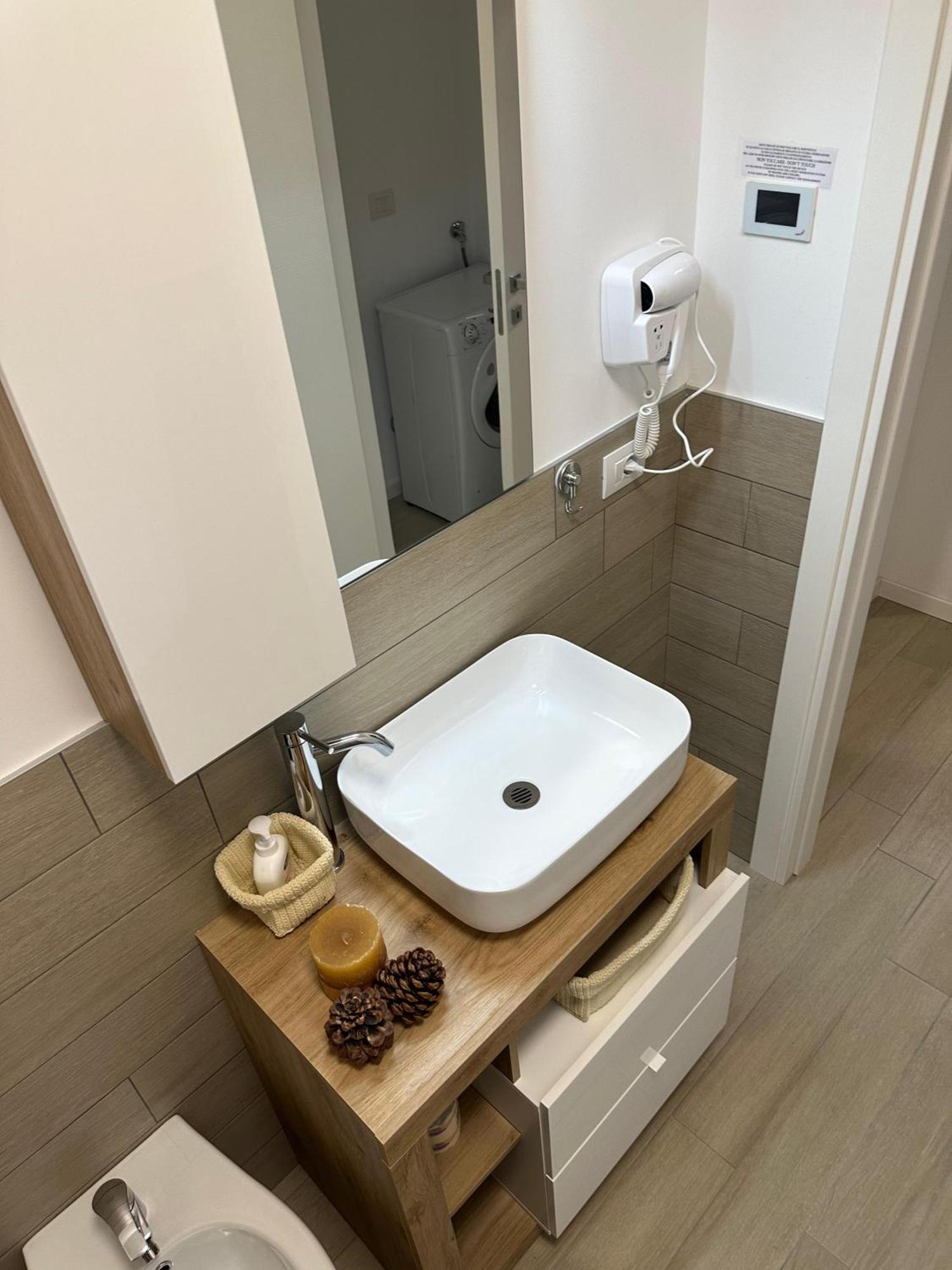 Casa Ideale Tim Appartmanti Moderni Vicina Al Centro Lecco Kültér fotó